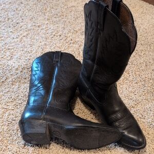 Classic Black Western Cowboy Boots with Pointed Toe